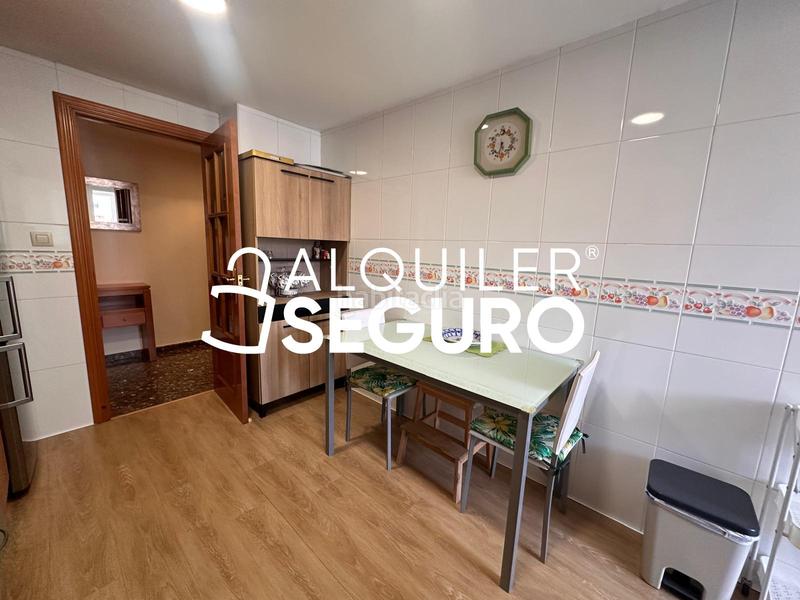 Foto f2e38109-a003-4869-8b79-1726c95a5ab2. Alquiler piso  c maestro rodrigo en Nou Campanar Valencia