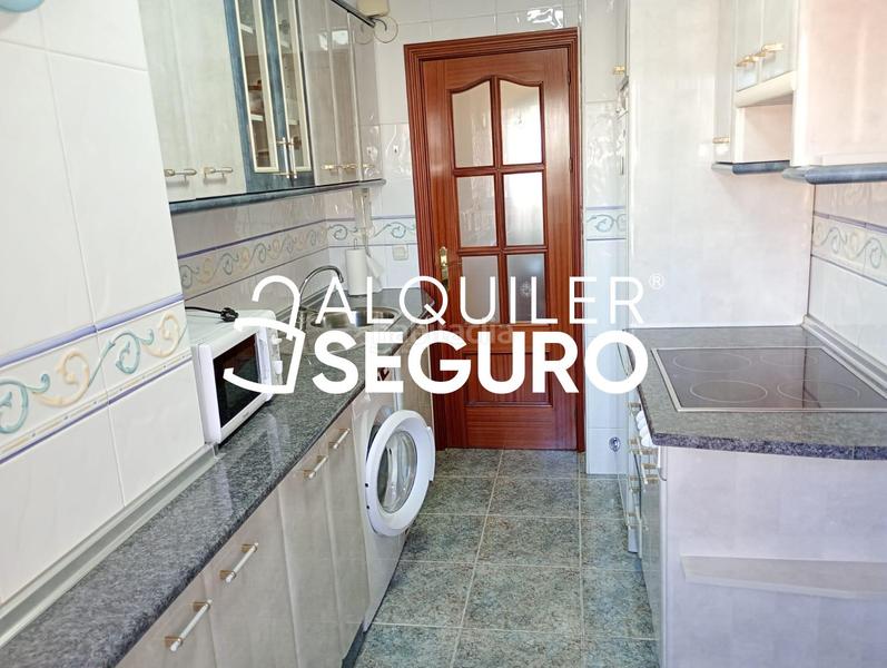 Foto 8f7e977b-d6c2-4295-b001-c115e6674747. Alquiler piso  c simeon giménez reyna en Carranque - Haza Cuevas Málaga