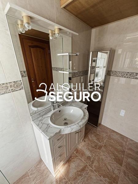 Foto ba311399-f0da-46f3-8e8d-e49a9e02cefa. Rent flat in Zona Renfe Alcorcón