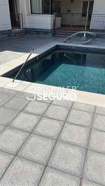 Foto 16a36f95-2d7d-408f-8417-829ccf7dac91. Location appartement avec parking piscine dans Residencial Triana - Barrio Alto Gabias (Las)