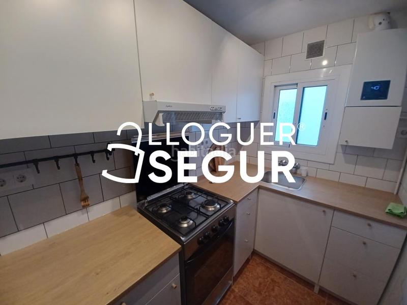 Foto b3bb0e5f-3882-4b94-98cc-b54feaba37c6. Rent flat in Llefià Badalona