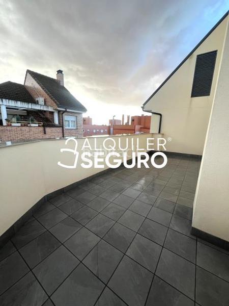 Foto fe87fd22-6935-4824-9685-304bc1014ff8. Affitto attico con riscaldamento in Numancia Madrid