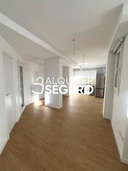 Foto 7d4ef5ee-34ef-4c42-9058-ef60e2c403d9. Location attique avec chauffage dans Numancia Madrid