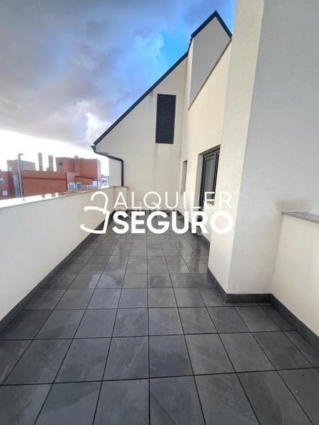 Foto 9a56d268-3307-484c-9dc2-32a9d845e132. Location attique avec chauffage dans Numancia Madrid