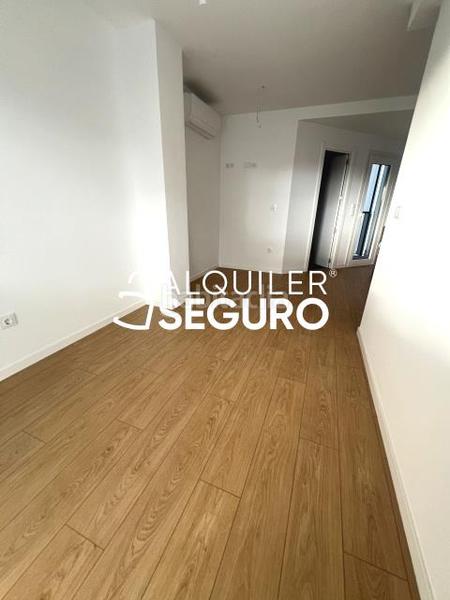 Foto 6b678514-75a4-4b58-adfe-2ea17bf33931. Miete dachwohnung mit heizung in Numancia Madrid