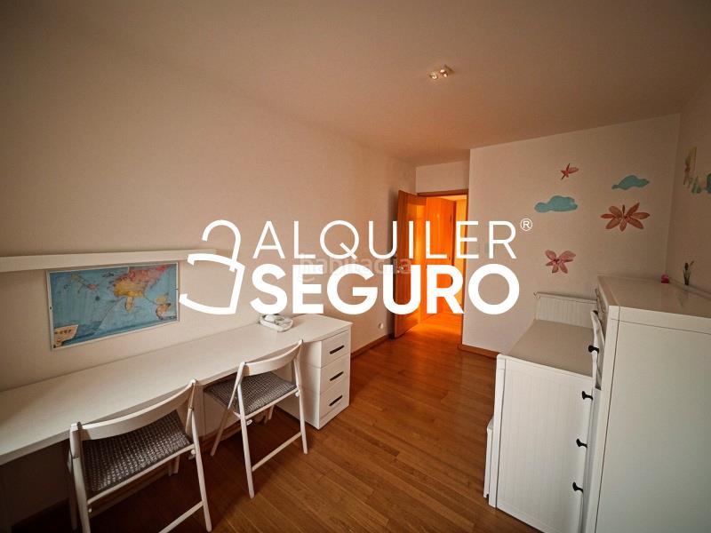 Foto daf41ecf-2861-4ef1-a427-0ebb5e4e169c. Alquiler piso  c navamures en Los Berrocales Madrid