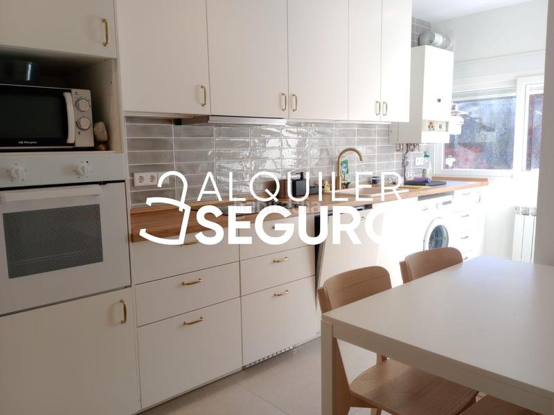 Foto 487bee6c-ca23-4f5d-a95b-4ead35d603a8. Rent flat with heating in Rejas Madrid