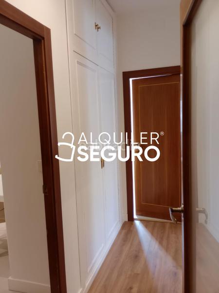 Foto f0e08bd9-bcdf-4580-85f8-a73fc37844e6. Rent flat with heating in Rejas Madrid