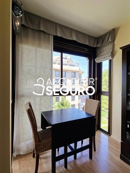 Foto 5727c4c3-4ece-495b-b3b9-89232b95369a. Location appartement avec chauffage parking piscine dans Madrid