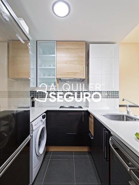 Foto a1e7e5b4-cd69-46b8-9bd6-cf99da95a403. Location appartement avec chauffage parking piscine dans Madrid