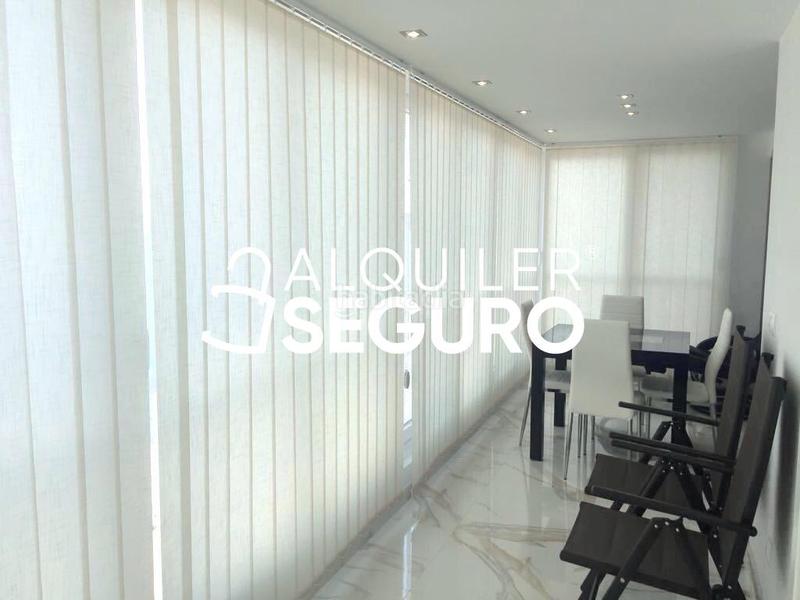 Foto 795af7ed-1108-4f66-aa51-96c0603d198b. Rent flat with parking pool in Playa Levante Benidorm