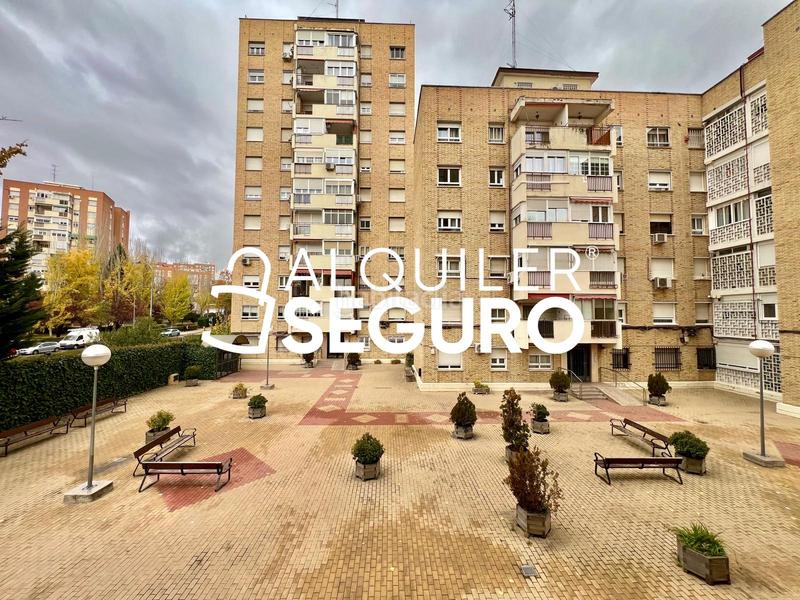 Foto 9b3d5a62-8ac1-4b37-a459-b1dea452190f. Lloguer pis amb calefacció piscina a Pinar del Rey Madrid