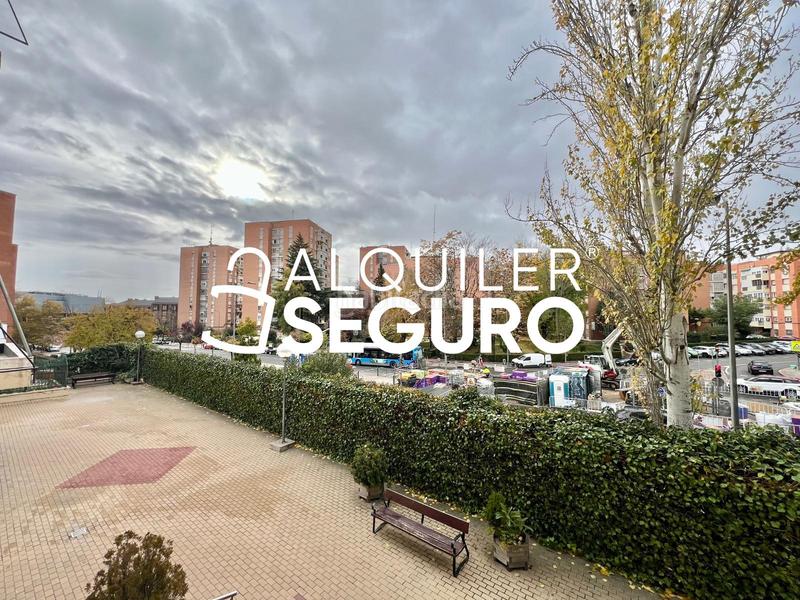 Foto 586e356a-f203-4ba0-b69a-4a5db2638c9e. Rent flat with heating pool in Pinar del Rey Madrid