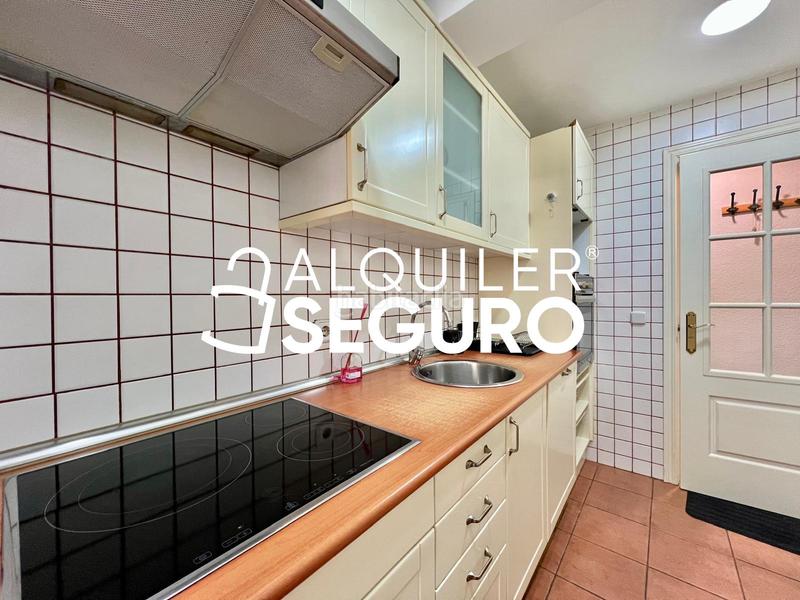 Foto 96310a22-4634-4801-835d-41f6af6c782b. Rent flat with heating pool in Pinar del Rey Madrid