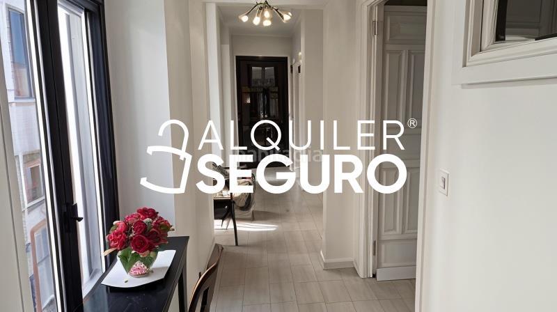 Foto 2da4c699-b2b5-45c8-b5f2-bba6998d2550. Rent flat in Alfalfa - Santa Cruz Sevilla