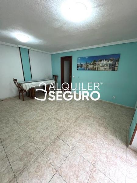 Foto ea961df8-5168-43df-99a0-57e162ea340e. Alquiler piso  c huerta de villaver en Villaverde Alto Madrid