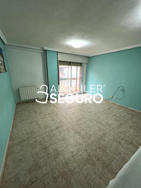 Foto f69ff776-2221-444f-9dfd-2bcf2cc89c5d. Alquiler piso  c huerta de villaver en Villaverde Alto Madrid