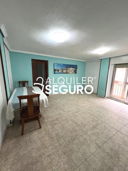 Foto f7f6d8d6-1122-4838-bfb4-77bc19057f6f. Alquiler piso  c huerta de villaver en Villaverde Alto Madrid