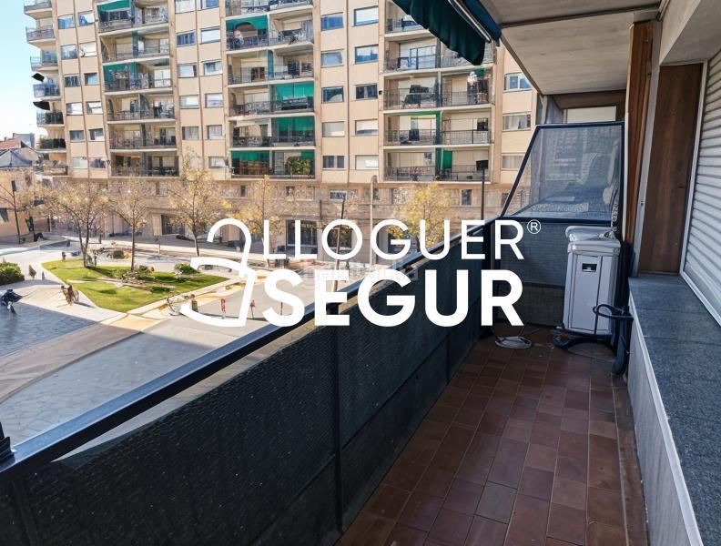 Foto f2bbaae8-b931-46a6-9049-81102bd4e120. Rent flat in Les Torres Rubí