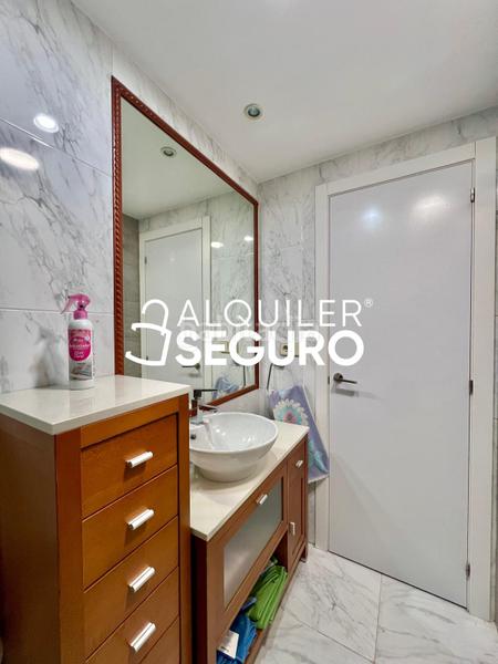 Foto 8b7a3f89-4839-4fa5-b9f1-54106efb7da8. Alquiler piso  av. de machupichu en Canillas Madrid