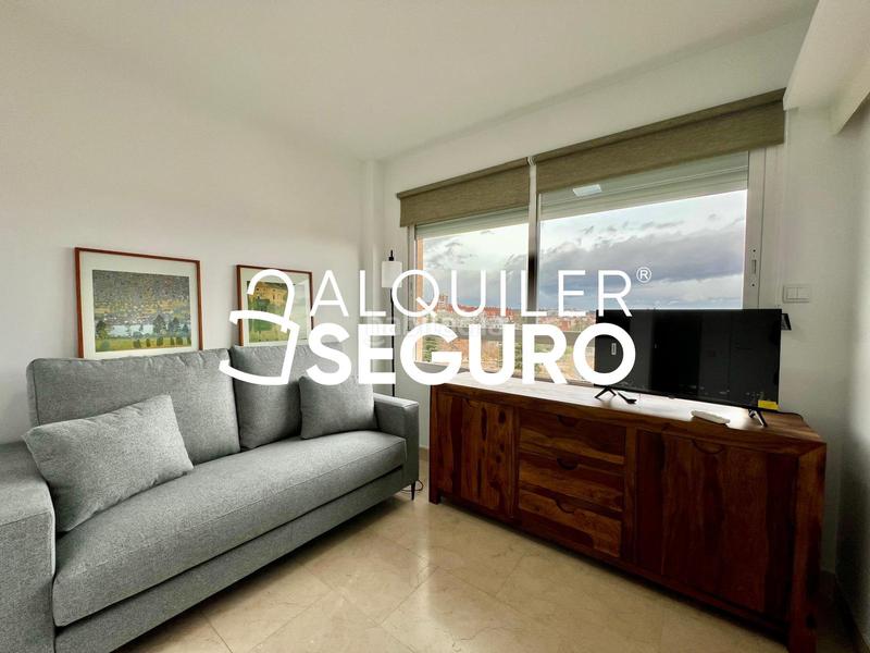 Foto 92fab5f3-6f8f-44ec-9ba5-eee1d6f4e49c. Alquiler piso  av. de machupichu en Canillas Madrid