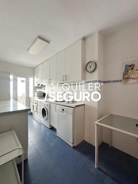 Foto da6d66eb-6a7c-4dcc-bfd3-23aa295cfce2. Affitto appartamento con riscaldamento parcheggio piscina in Majadahonda