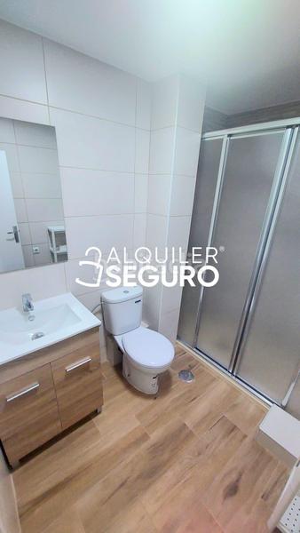 Foto bb366ece-39e1-4cf3-a8a9-190c9478d45e. Alquiler piso  c de casalarreina en Ambroz Madrid