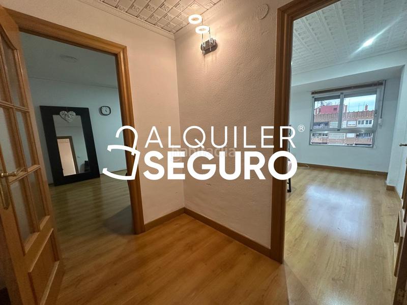 Foto 24554f3b-6d10-47c0-8724-ab28deaf93a0. Alquiler piso  av. guillem anglesola en Aiora Valencia