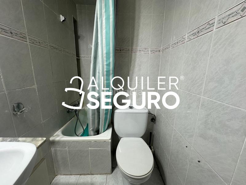 Foto 775d8d85-f414-4111-84f1-6cd31d8efa51. Alquiler piso  av. guillem anglesola en Aiora Valencia