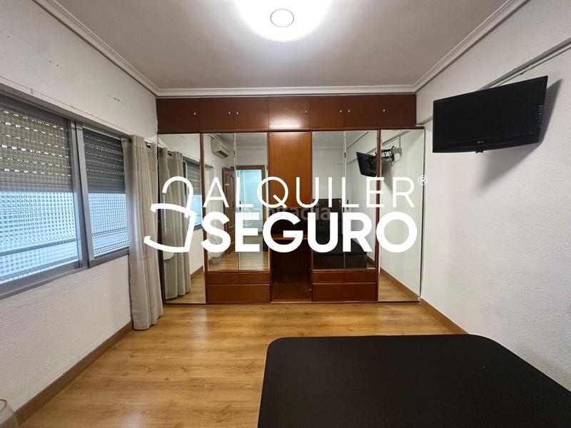 Foto 77eeec2c-1fc5-4db1-9691-29bf056e3885. Alquiler piso  av. guillem anglesola en Aiora Valencia