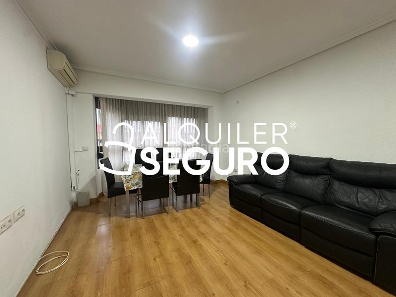 Foto 783d74bf-5174-43b2-a3c3-dc57a9055730. Alquiler piso  av. guillem anglesola en Aiora Valencia