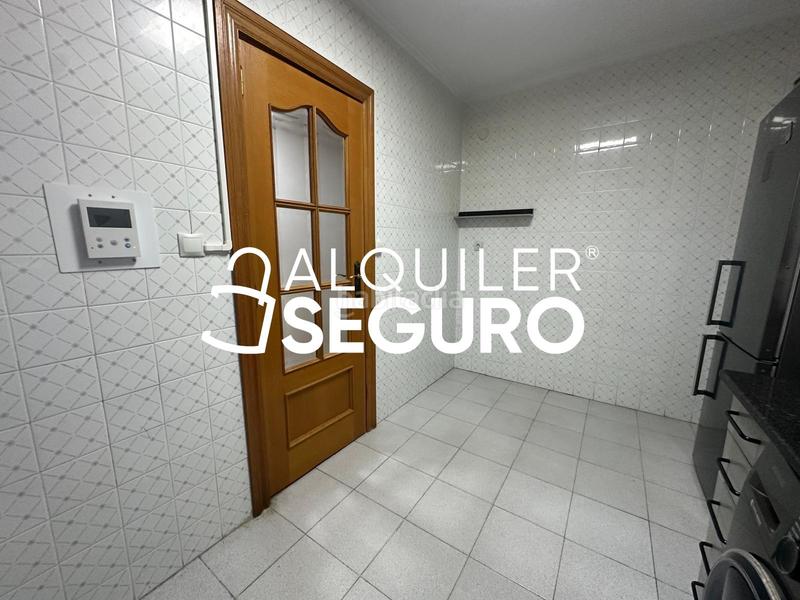 Foto 89cc8876-3711-4666-b152-dea7b02de3b9. Alquiler piso  av. guillem anglesola en Aiora Valencia