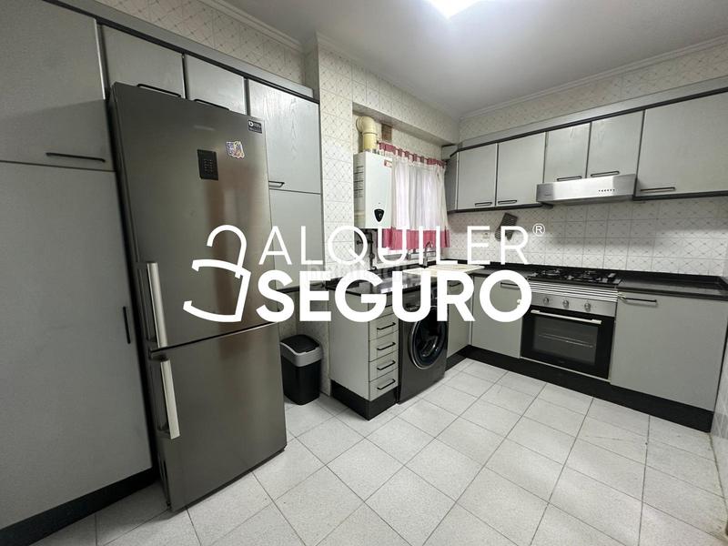 Foto f83a9d79-a9de-4ef2-88cd-a26e7886df91. Alquiler piso  av. guillem anglesola en Aiora Valencia