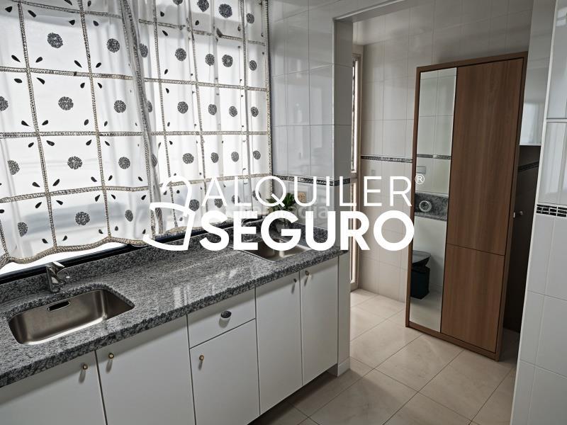 Foto 603e4e40-2b36-4964-9531-7f27c56f7a11. Rent flat in Villegas Sevilla