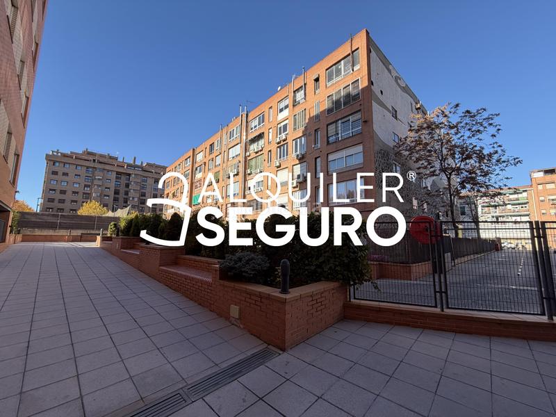 Foto ee5d2c17-230b-455d-9181-67fabfac1b89. Rent flat with heating parking pool in Villaverde Alto Madrid