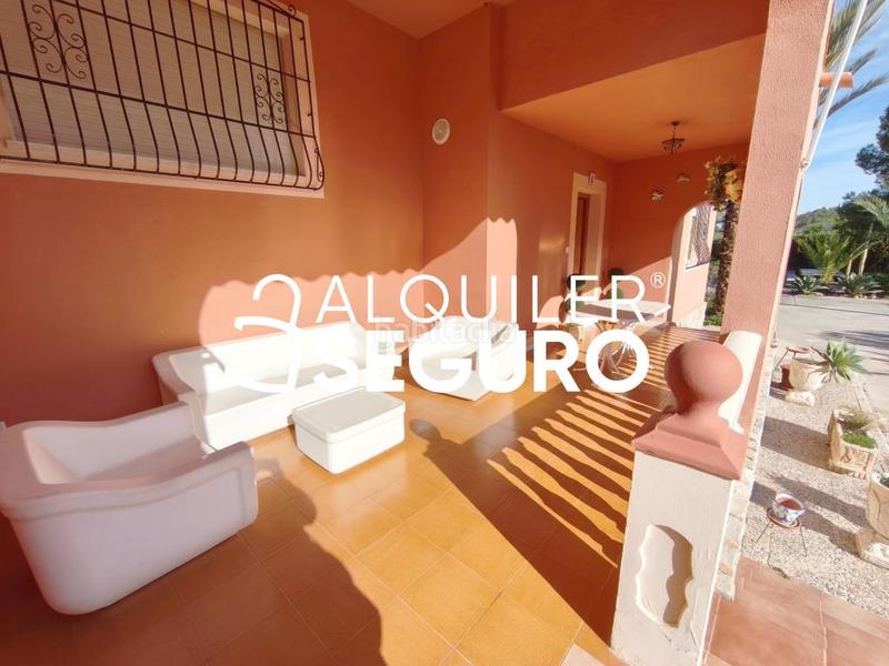 Foto 7f9eb57c-e3e9-4bf1-b546-a4f622fd9fc8. Alquiler chalet  c arquitecto antoni gaudí en Mutxamel