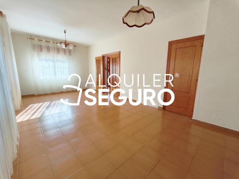 Foto ba473378-d1a7-4e70-aca6-f723f8f17678. Alquiler chalet  c arquitecto antoni gaudí en Mutxamel