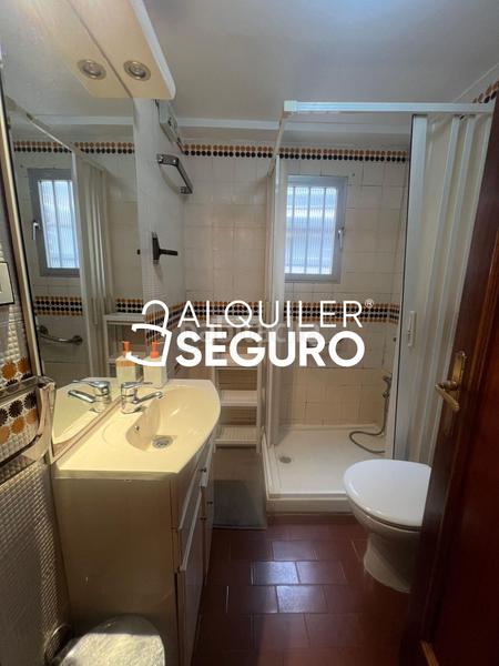 Foto 2d71d04f-d3de-4f48-8722-5cf5a545c20e. Alquiler piso  c hermanos gómez en Ventas Madrid