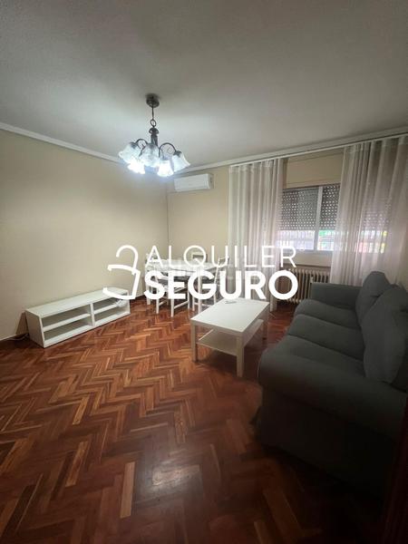 Foto 5c31ef95-0932-4a1c-bf29-94efc1c13237. Alquiler piso  c hermanos gómez en Ventas Madrid