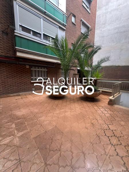 Foto a8889d63-64ac-48e2-ade6-09191bb58deb. Alquiler piso  c hermanos gómez en Ventas Madrid