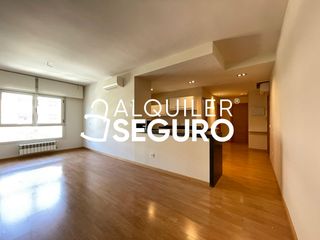 Rent Flat  Del monasterio del escorial. Piso av. del monasterio del escorial madrid