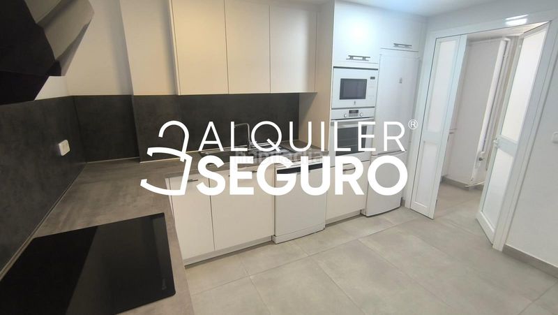 Foto 0d06aa56-c3e4-4c89-bb89-50317c57b46d. Alquiler piso  av. alcalde luis uruñuela en colores - entreparques Sevilla