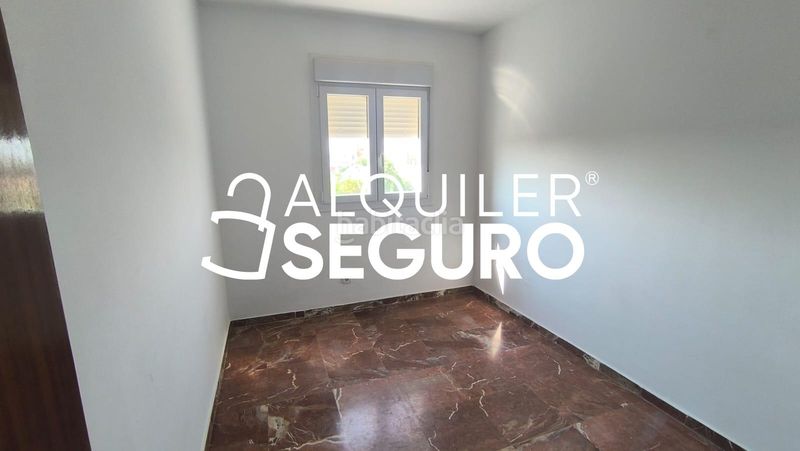 Foto a83b271b-b996-4c58-83e4-f46da3d7cb9d. Alquiler piso  av. alcalde luis uruñuela en colores - entreparques Sevilla
