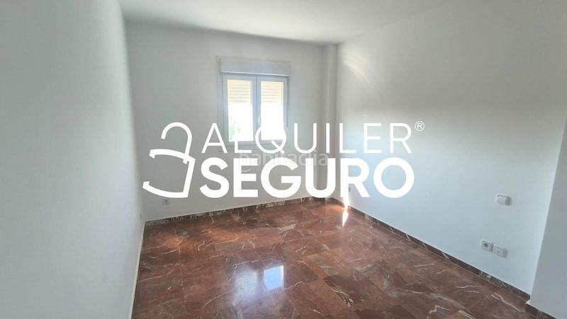 Foto ba4f0c00-3de7-435a-a3a5-276878c9a2e5. Alquiler piso  av. alcalde luis uruñuela en colores - entreparques Sevilla