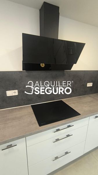 Foto bda6082d-ec11-4de7-8450-14d76960b95e. Alquiler piso  av. alcalde luis uruñuela en colores - entreparques Sevilla