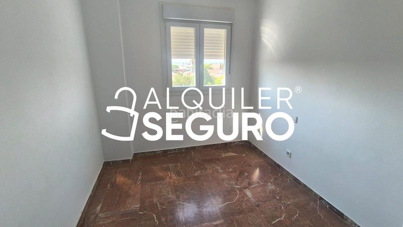 Foto ce0b2c6d-876c-42f7-a802-ed279668a3d5. Alquiler piso  av. alcalde luis uruñuela en colores - entreparques Sevilla
