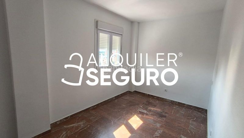 Foto d852c0ce-19a8-4497-8c0e-99434e77c03c. Alquiler piso  av. alcalde luis uruñuela en colores - entreparques Sevilla
