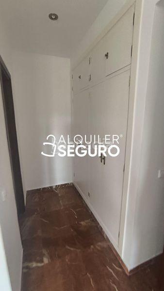 Foto dd550456-0d71-41ae-b968-482ae14b3d69. Alquiler piso  av. alcalde luis uruñuela en colores - entreparques Sevilla