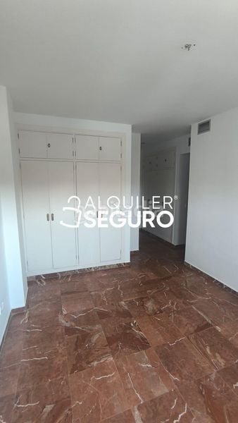 Foto ed7061b5-9b9a-45c8-857b-e12c91b2864f. Alquiler piso  av. alcalde luis uruñuela en colores - entreparques Sevilla