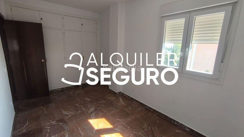Foto f17fd49a-723c-40eb-8e98-22696b4b14dd. Alquiler piso  av. alcalde luis uruñuela en colores - entreparques Sevilla